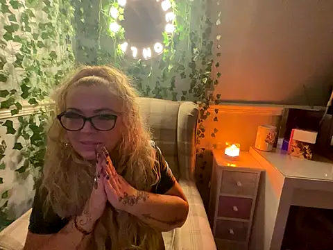 Snapshot of BonnyDesire chatting on November 2025 08:24:02 PM BonnyDesire online show from November 2025 08:24:02 PM