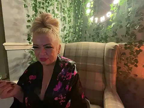 Snapshot of BonnyDesire chatting on October 2025 07:35:01 PM BonnyDesire online show from October 2025 07:35:01 PM