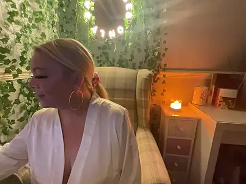 Snapshot of BonnyDesire chatting on November 2025 07:58:01 PM BonnyDesire online show from November 2025 07:58:01 PM