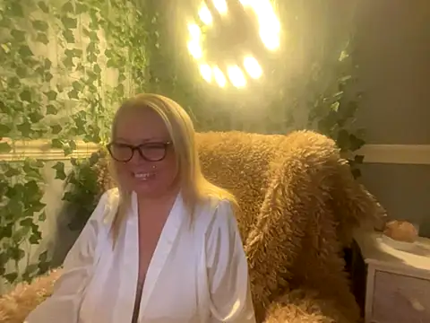 Snapshot of BonnyDesire chatting on November 2025 07:14:01 PM BonnyDesire online show from November 2025 07:14:01 PM