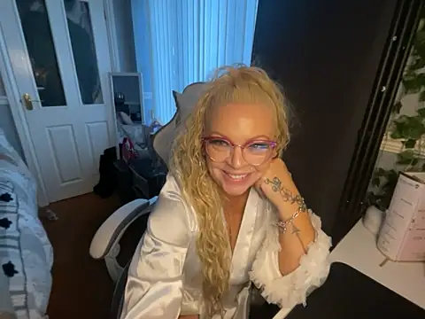 BonnyDesire online show from April 2026 06:56:02 PM