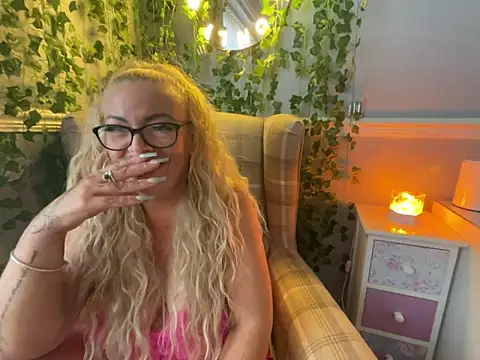 BonnyDesire online show from October 2025 04:41:01 PM