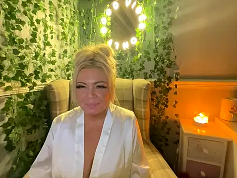 Snapshot of BonnyDesire chatting on October 2025 07:57:02 PM BonnyDesire online show from October 2025 07:57:02 PM