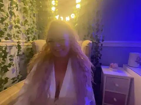 Snapshot of BonnyDesire chatting on October 2025 08:17:02 PM BonnyDesire online show from October 2025 08:17:02 PM