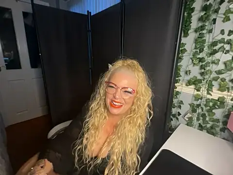 BonnyDesire online show from April 2026 07:04:01 PM