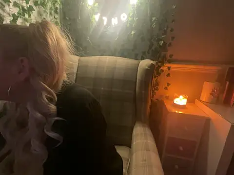 Snapshot of BonnyDesire chatting on November 2025 08:08:01 PM BonnyDesire online show from November 2025 08:08:01 PM