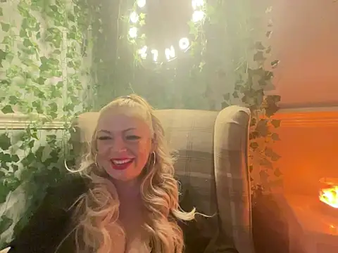 Snapshot of BonnyDesire chatting on November 2025 05:57:01 PM BonnyDesire online show from November 2025 05:57:01 PM