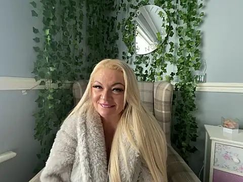 Snapshot of BonnyDesire chatting on October 2025 01:23:02 PM BonnyDesire online show from October 2025 01:23:02 PM