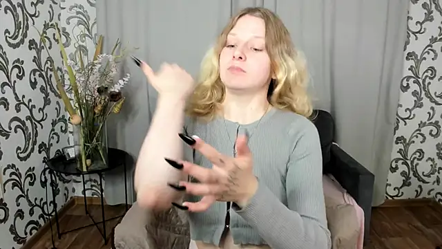 Snapshot of _Velvet_peach_ chatting on November 2025 11:47:02 AM Velvet peach online show from November 2025 11:47:02 AM