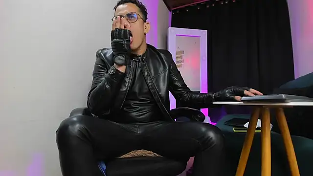 Charliejones  online show from November 2025 07:01:02 AM