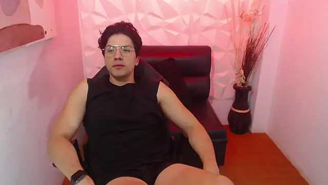 Snapshot of Titan_spanic chatting on September 2025 07:40:02 PM Titan spanic online show from September 2025 07:40:02 PM