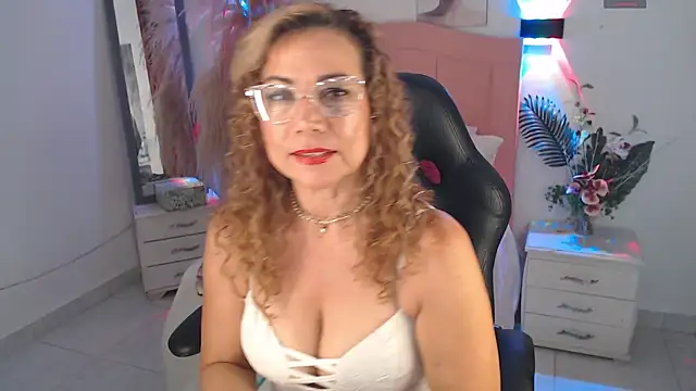 Jademommy  online show from December 2025 08:34:02 PM