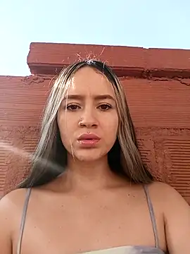 Snapshot of Shairaclark_ chatting on October 2025 09:39:01 PM Shairaclark online show from October 2025 09:39:01 PM