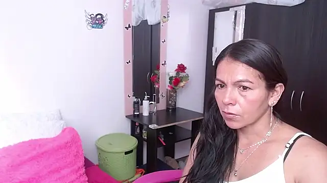 camilavargas  online show from October 2025 08:43:01 PM