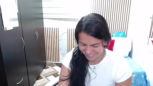 camilavargas  online show from May 2026 08:42:02 PM