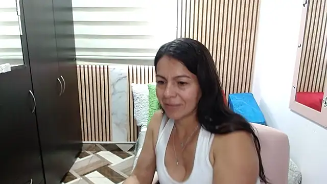 camilavargas  online show from May 2026 09:13:01 PM