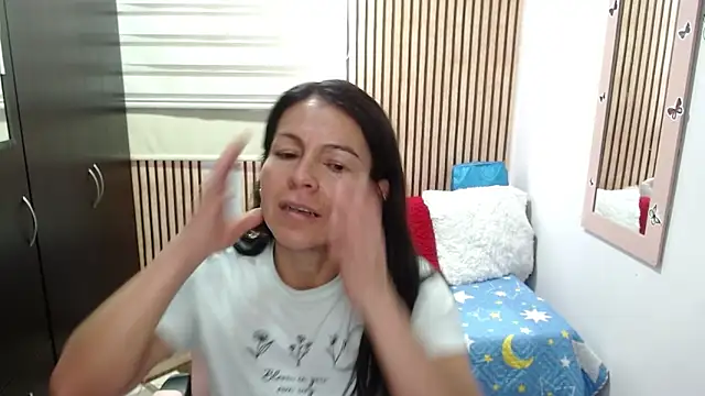 camilavargas  online show from June 2026 07:04:01 PM