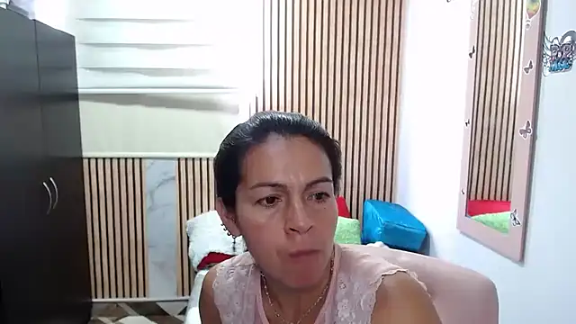 camilavargas  online show from May 2026 05:22:01 PM