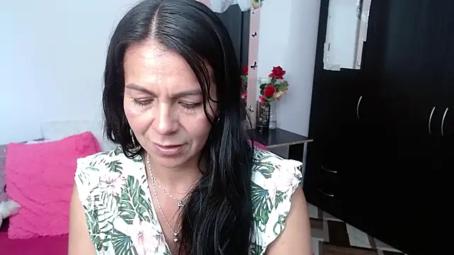 camilavargas  online show from October 2025 09:40:01 PM