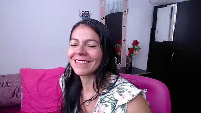 camilavargas  online show from October 2025 09:01:01 PM