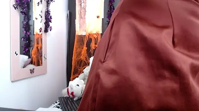 camilavargas  online show from October 2025 09:50:02 PM