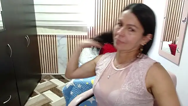 camilavargas  online show from June 2026 09:47:02 PM
