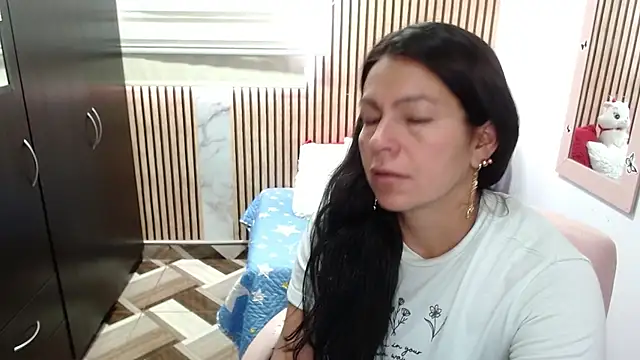 camilavargas  online show from June 2026 09:42:02 PM