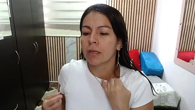 camilavargas  online show from May 2026 03:32:01 PM