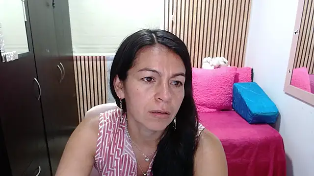 camilavargas  online show from April 2026 09:39:33 PM