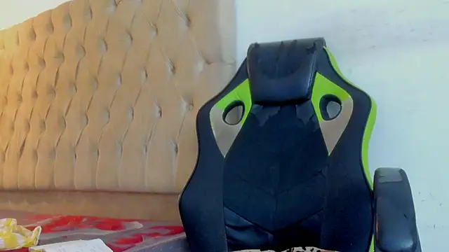 Naomis 35 online show from January 2026 07:40:01 PM