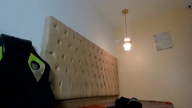 Naomis 35 online show from December 2025 07:20:01 PM