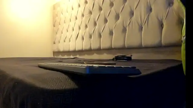 Naomis 35 online show from February 2026 07:13:01 PM