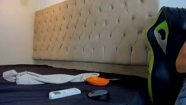 Naomis 35 online show from February 2026 07:31:01 PM