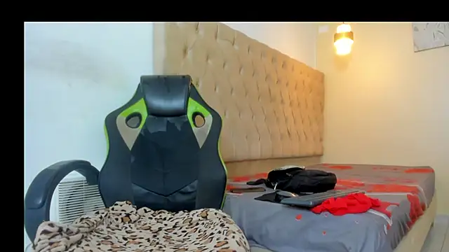 Naomis 35 online show from December 2025 08:00:01 PM