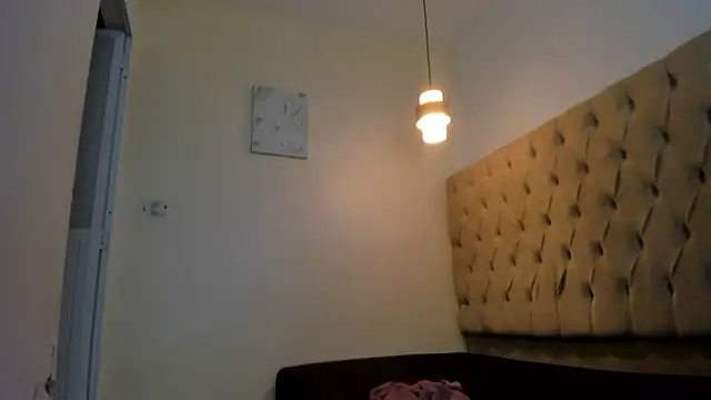 Naomis 35 online show from March 2026 07:54:02 PM