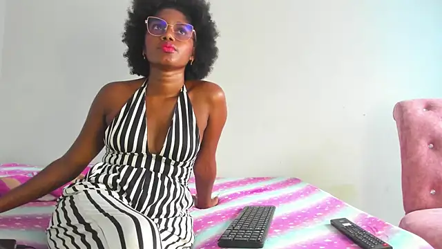 Snapshot of Beauty_Luci chatting on November 2025 08:01:01 PM Beauty Luci online show from November 2025 08:01:01 PM