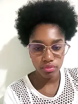 Snapshot of Beauty_Luci chatting on October 2025 11:48:01 PM Beauty Luci online show from October 2025 11:48:01 PM