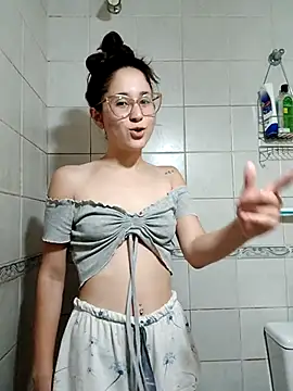 Snapshot of linameii chatting on October 2025 04:11:02 AM linameii online show from October 2025 04:11:02 AM