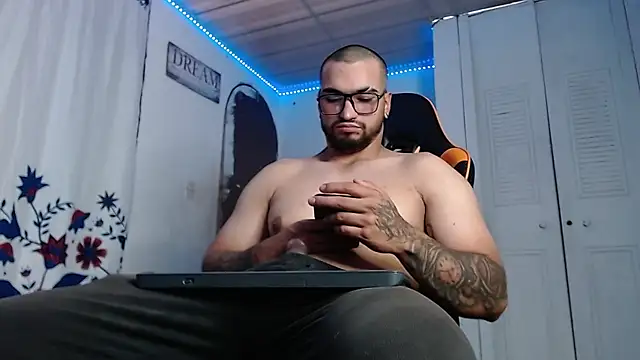 Chrys harris77 online show from December 2025 04:00:01 PM