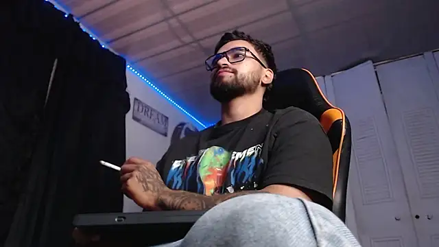 Snapshot of Chrys_harris77 chatting on October 2025 09:47:01 PM Chrys harris77 online show from October 2025 09:47:01 PM