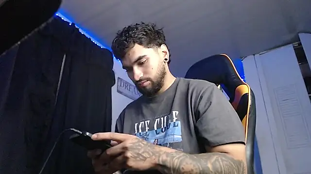 Snapshot of Chrys_harris77 chatting on October 2025 10:24:01 PM Chrys harris77 online show from October 2025 10:24:01 PM