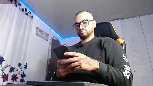 Chrys harris77 online show from December 2025 11:42:01 PM