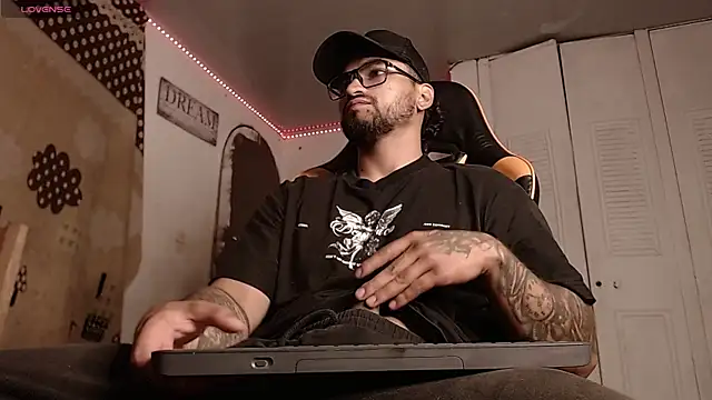 Snapshot of Chrys_harris77 chatting on November 2025 02:01:02 AM Chrys harris77 online show from November 2025 02:01:02 AM