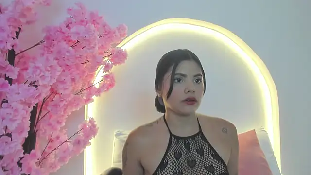 molly lovee  online show from June 2026 07:25:01 PM