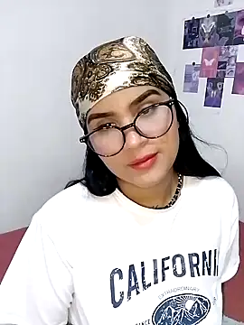 Snapshot of Renata_Zoe chatting on September 2025 01:23:02 AM Renata Zoe online show from September 2025 01:23:02 AM