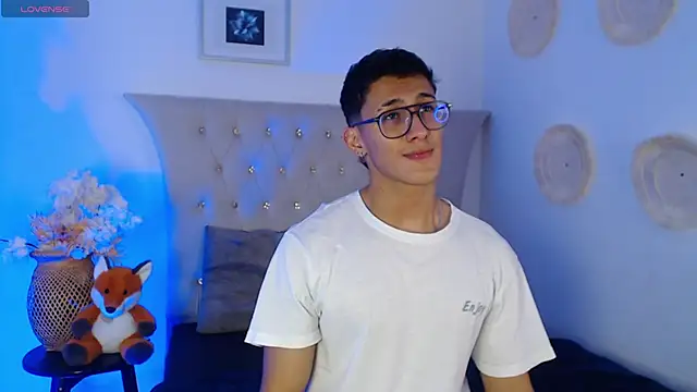 Snapshot of SalvadorFit chatting on October 2025 08:54:02 PM SalvadorFit online show from October 2025 08:54:02 PM