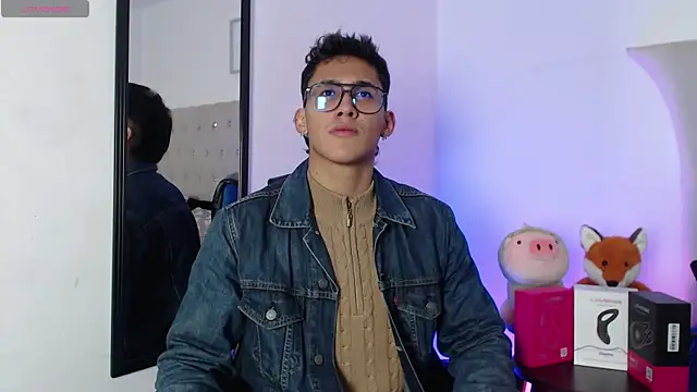 Snapshot of SalvadorFit chatting on November 2025 08:35:01 PM SalvadorFit online show from November 2025 08:35:01 PM