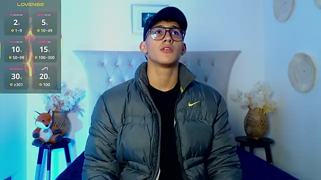 Snapshot of SalvadorFit chatting on November 2025 07:50:02 PM SalvadorFit online show from November 2025 07:50:02 PM