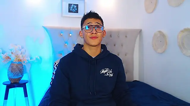 Snapshot of SalvadorFit chatting on September 2025 09:39:01 PM SalvadorFit online show from September 2025 09:39:01 PM