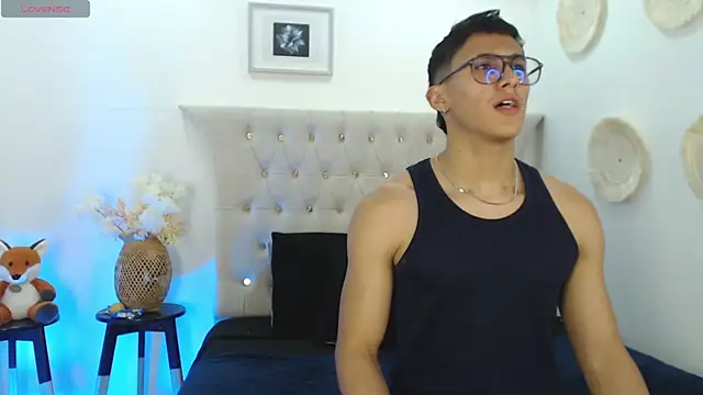 Snapshot of SalvadorFit chatting on September 2025 08:24:02 PM SalvadorFit online show from September 2025 08:24:02 PM